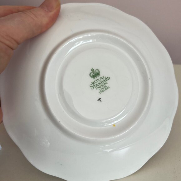 Vintage Royal Standard Bone China Teacup and Saucer Made in England - Picture 4 of 4